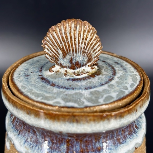 Studio Pottery Garlic Keeper - Picture 6 of 13